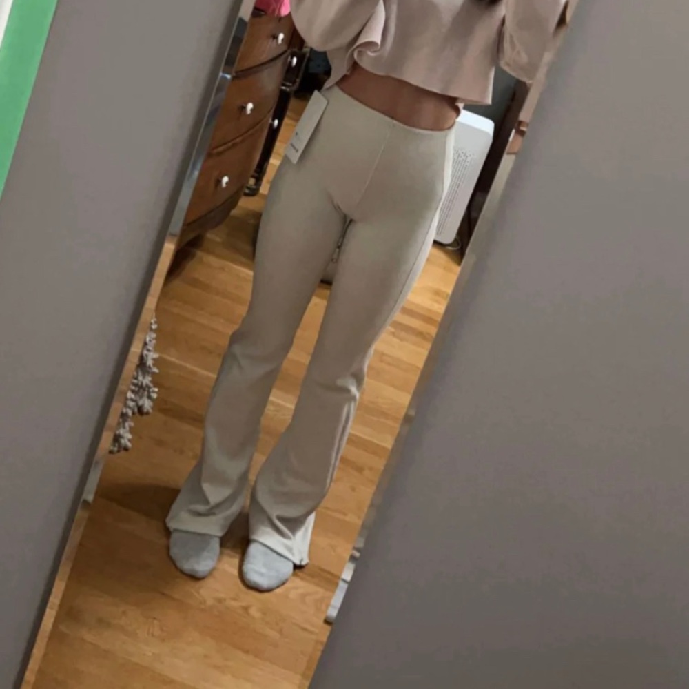 Lululemon Ribbed Softstreme Zip-Leg High-Rise Cropped Pants 25" inseam , Size 4